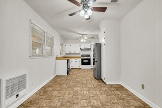 711 Hemlock St in Columbus, MS - Foto de edificio - Building Photo