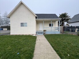 1803 SE Salem Ave in Albany, OR - Building Photo