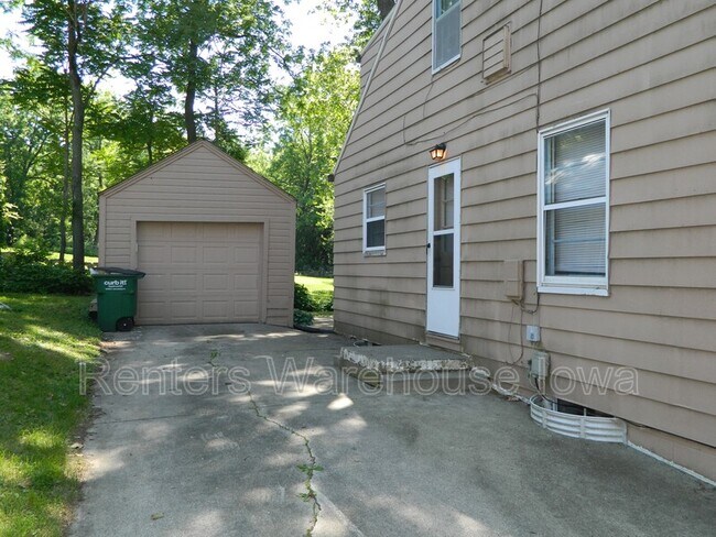 1145 65th St in Windsor Heights, IA - Building Photo - Building Photo