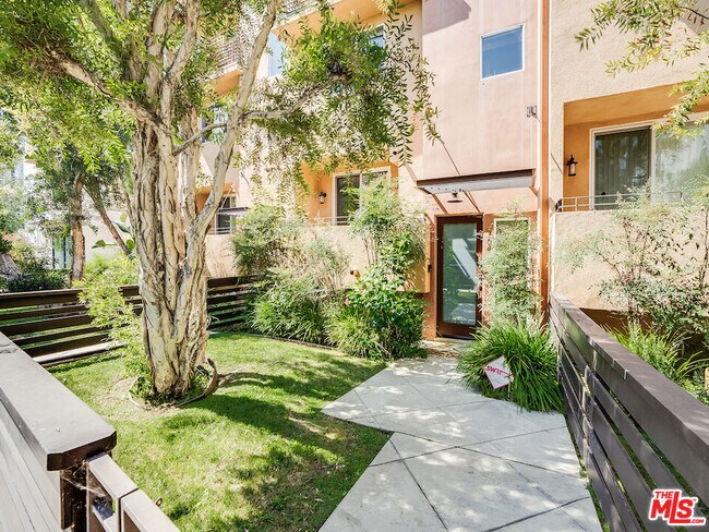 3971 Moore St in Los Angeles, CA - Building Photo - Building Photo