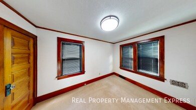 Cozy 3 bedroom 2 bathroom home in Sioux Falls, SD - Building Photo - Building Photo