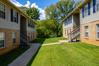 Cobblestone Apartments in Clarksville, TN - Foto de edificio - Building Photo