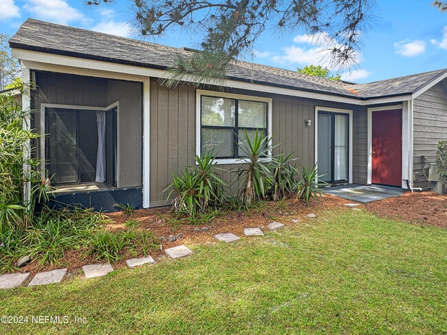 8333 Derbyshire Pl in Jacksonville, FL - Building Photo - Building Photo