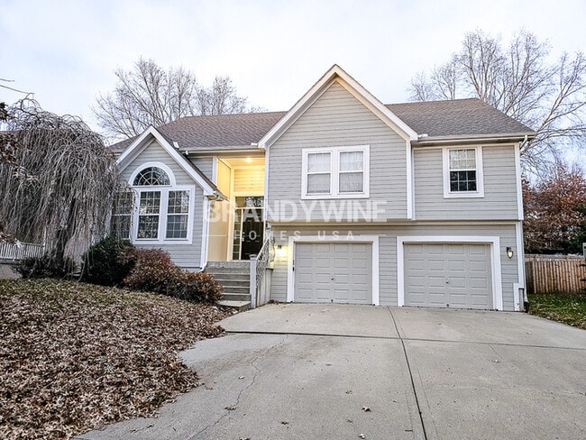 13313 Redwood Ln in Smithville, MO - Building Photo - Building Photo