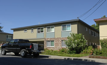 Coleman Apartments in Menlo Park, CA - Foto de edificio - Building Photo