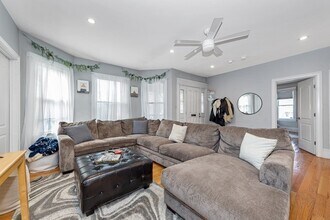 4 Sumner Sq, Unit 3 in Boston, MA - Foto de edificio - Building Photo