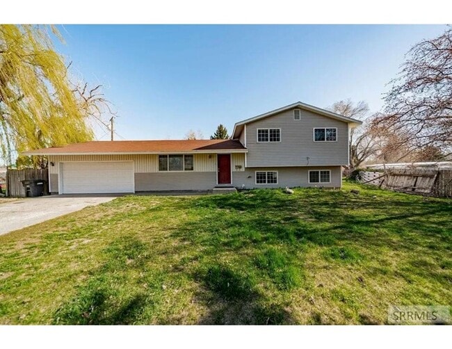 property at 2025 Eagle Dr