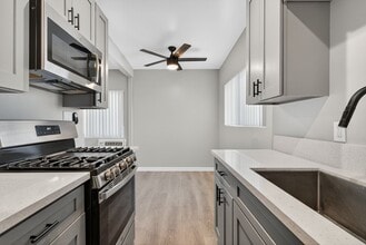 9632 Ball Rd in Anaheim, CA - Building Photo - Building Photo