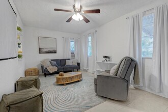 335 Malverne Rd in West Palm Beach, FL - Building Photo - Building Photo