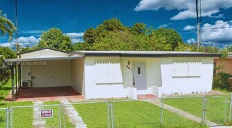 561 E 62nd St in Hialeah, FL - Building Photo