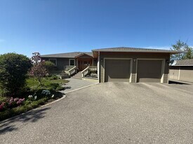 996 Galiano Rd in Vernon, BC - Building Photo