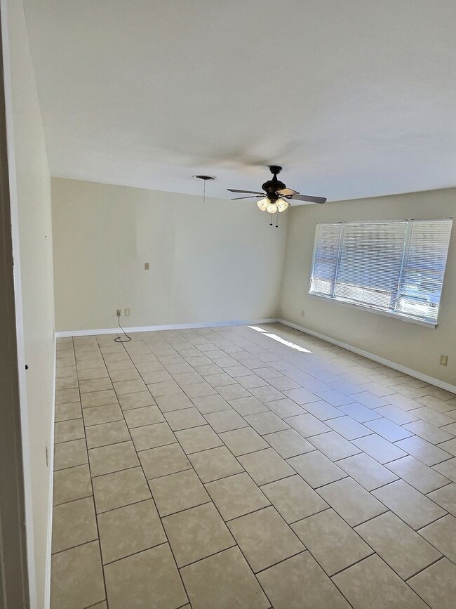 102 Elliott Pl in Ocean Springs, MS - Building Photo - Building Photo