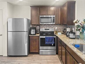 814 Sea Urchin Cir, Unit 21-APT in Ft. Myers, FL - Building Photo - Building Photo