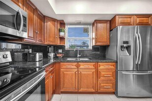 2825 SW 5th St in Fort Lauderdale, FL - Building Photo