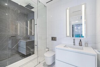 300 Biscayne Boulevard Way, Unit # 2706 in Miami, FL - Building Photo - Building Photo