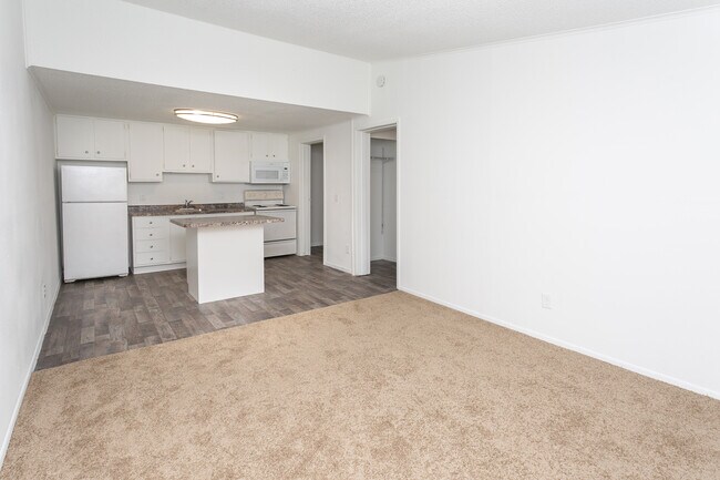 Summer Glen Apartments in Jacksonville, FL - Building Photo - Interior Photo