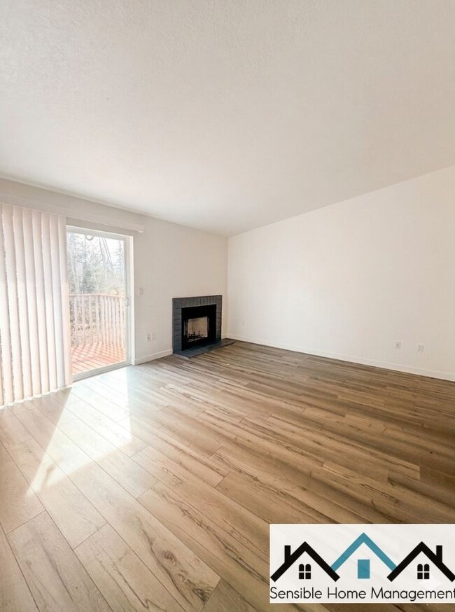 1018 76 St Ct E, Unit C in Tacoma, WA - Foto de edificio - Building Photo