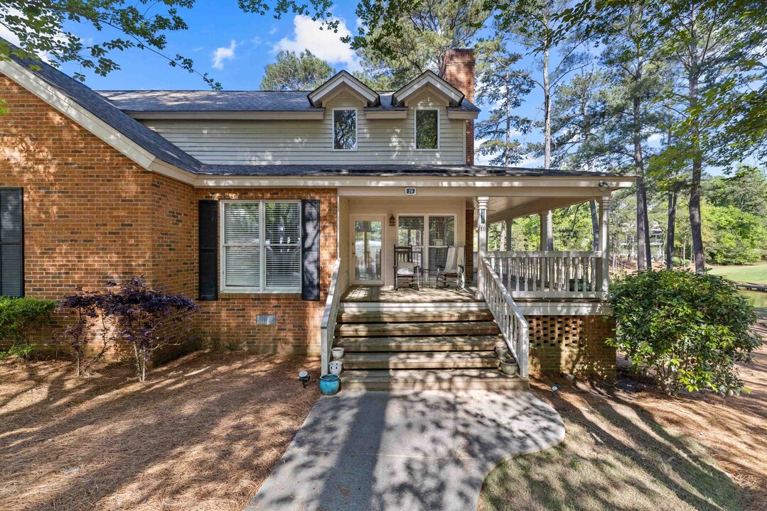 1021 Clubhouse Ln in Greensboro, GA - Foto de edificio