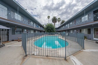 14905 Lemoli Ave. in Gardena, CA - Foto de edificio - Interior Photo
