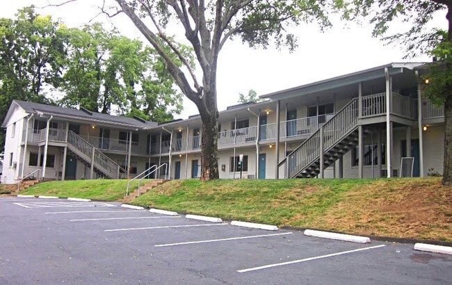 803 Hillview Heights, Unit Apt 205 in Nashville, TN - Building Photo - Building Photo