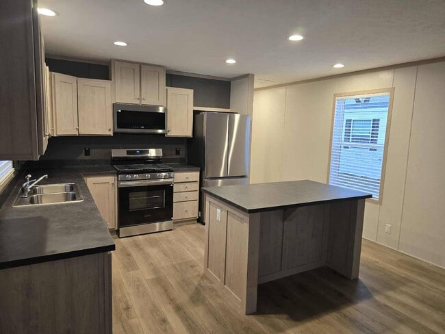 613 Polk St in De Soto, IA - Building Photo - Building Photo