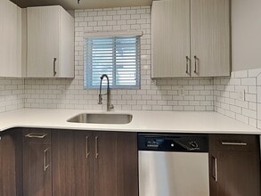 880 N Highland Ave NE in Atlanta, GA - Building Photo - Building Photo