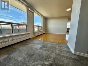 363 Lakeshore Rd E in Mississauga, ON - Building Photo - Building Photo