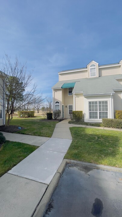 1777 Grand Bay Dr in Virginia Beach, VA - Foto de edificio