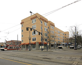 Stadium Station in Portland, OR - Foto de edificio - Building Photo