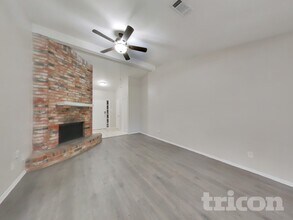11519 Perry Rd, Unit 622 in Houston, TX - Building Photo - Building Photo