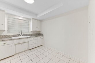 4345 Ventura Canyon Ave in Los Angeles, CA - Building Photo - Building Photo