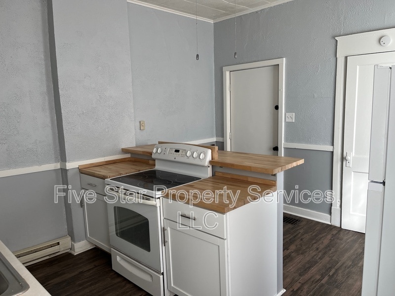 400 W Allen St in Springfield, IL - Building Photo