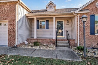 129 Vintage Cir in Hendersonville, TN - Building Photo - Building Photo
