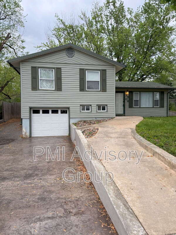 property at 3506 SE Adams St
