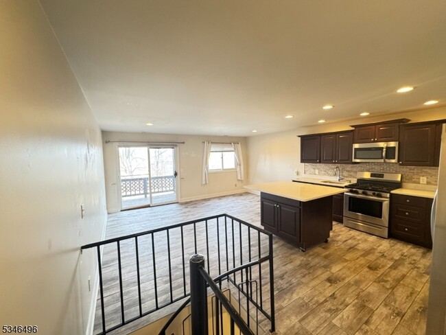 property at 7 Deer Valley Ln