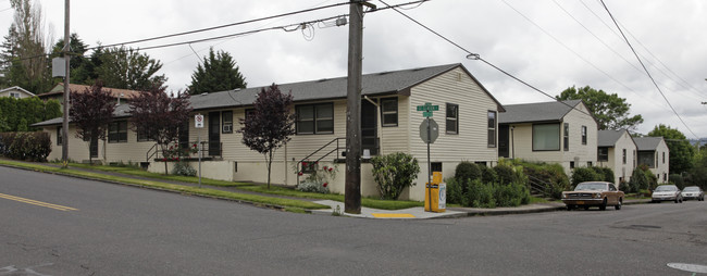 Franklin Court Apartments in Portland, OR - Building Photo - Building Photo