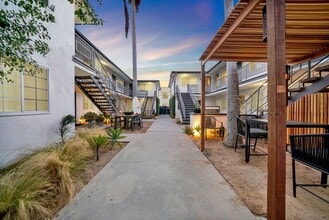 315 Junipero Ave in Long Beach, CA - Foto de edificio - Building Photo