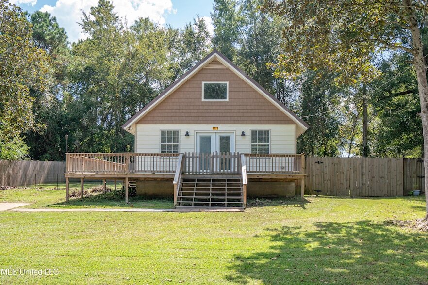 1076 Lilinoe Way in Diamondhead, MS - Building Photo