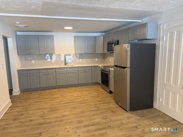 667 S Britain Rd in Southbury, CT - Building Photo