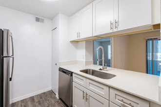 Fisherman's Landing Apartment Homes in Temple Terrace, FL - Building Photo - Building Photo