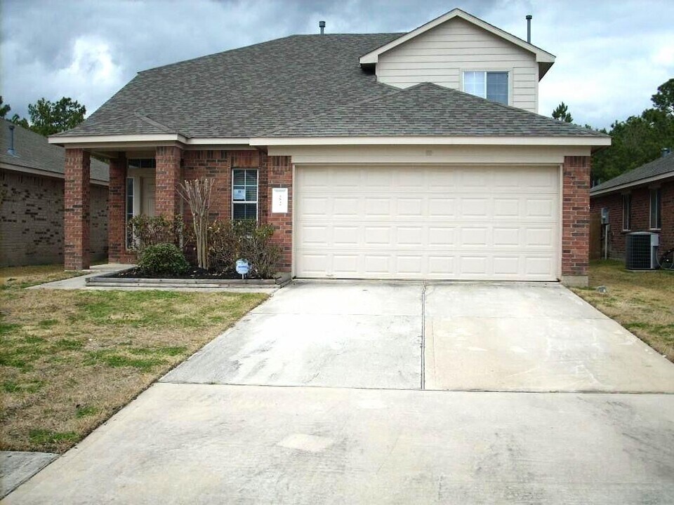 2527 Gwenfair Dr in Spring, TX - Building Photo