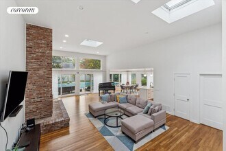 14 Woodland Ln in Quogue, NY - Building Photo - Building Photo