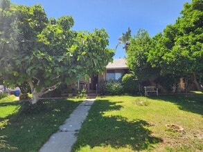 14345 Chase St in Panorama City, CA - Foto de edificio - Building Photo
