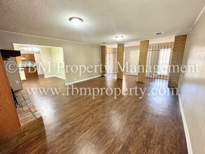 2409 Linda Dr in Ennis, TX - Building Photo - Building Photo