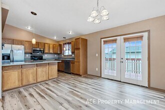 109 McDowell Dr in Box Elder, SD - Foto de edificio - Building Photo