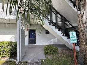 7561 NW 16th St in Plantation, FL - Foto de edificio - Building Photo