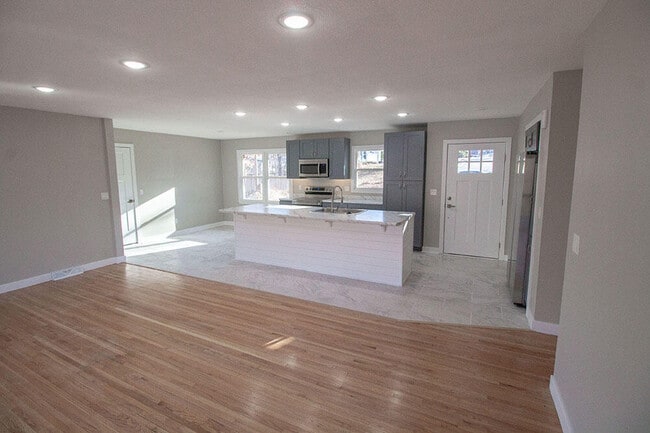 715 Bluffdale Dr in Columbia, MO - Building Photo - Building Photo