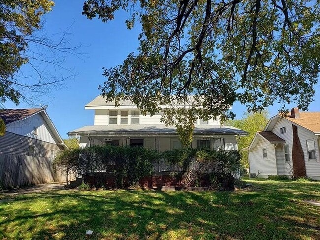 property at 2620 W Douglas Ave