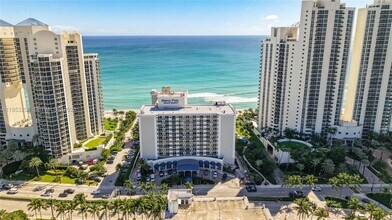 19201 Collins Ave in Sunny Isles Beach, FL - Building Photo - Building Photo