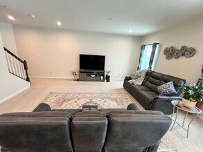 4000 Kapalua Ln in Jeannette, PA - Foto de edificio - Building Photo